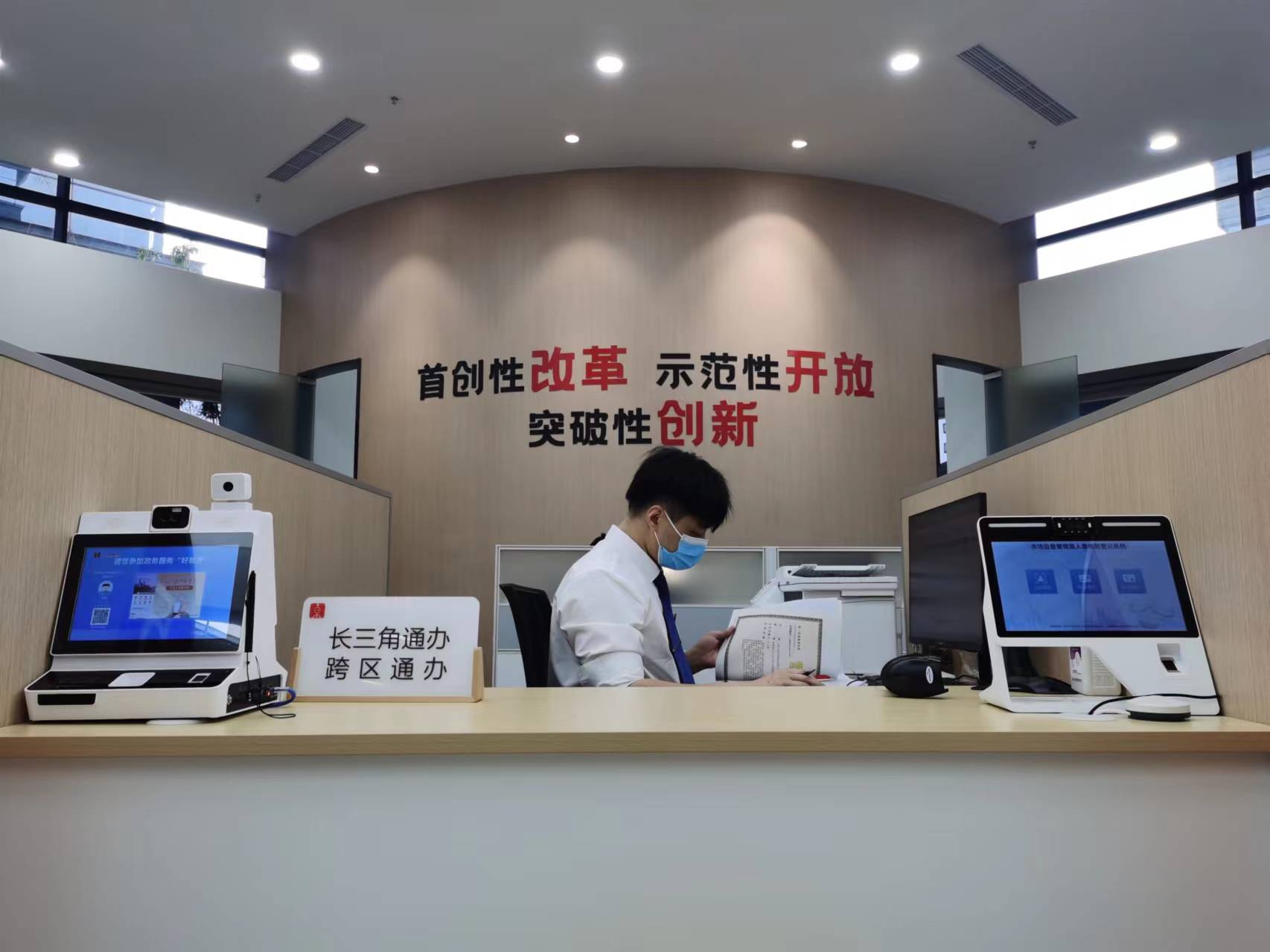 IM电竞 IM电竞平台大江东｜企业很拼上海外贸很韧！虹桥国际商务区奋力搭台(图6)