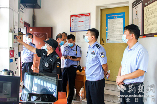 IM电竞 IM电竞平台保康警方全力以“护”筑牢校园安防屏障(图1)