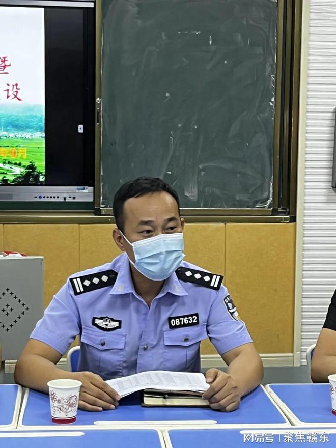 IM电竞 IM电竞平台婺源县江湾小学召开校园安防“四个一工程”建设推进会(图2)