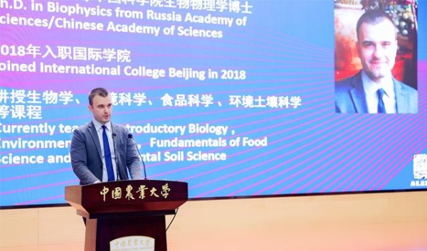 国际学院举行IM电竞 IM电竞app2022级新生开学典礼(图4)