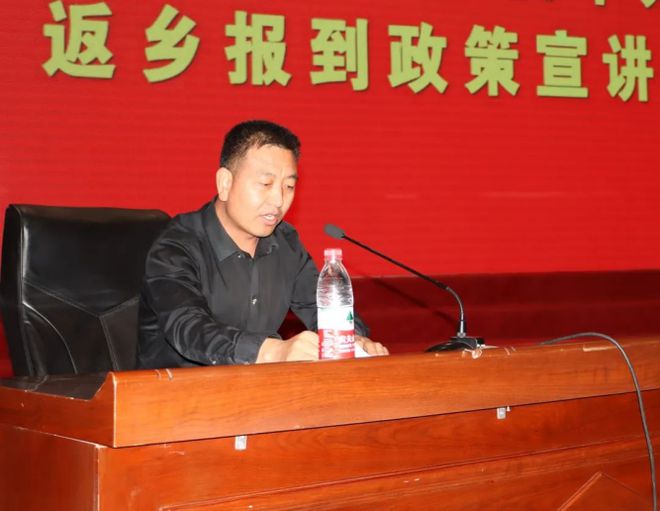 永登县退役军人事IM电竞 IM电竞app务局组织开展“红色文化”暨“政策法规”进军营活动(图3)