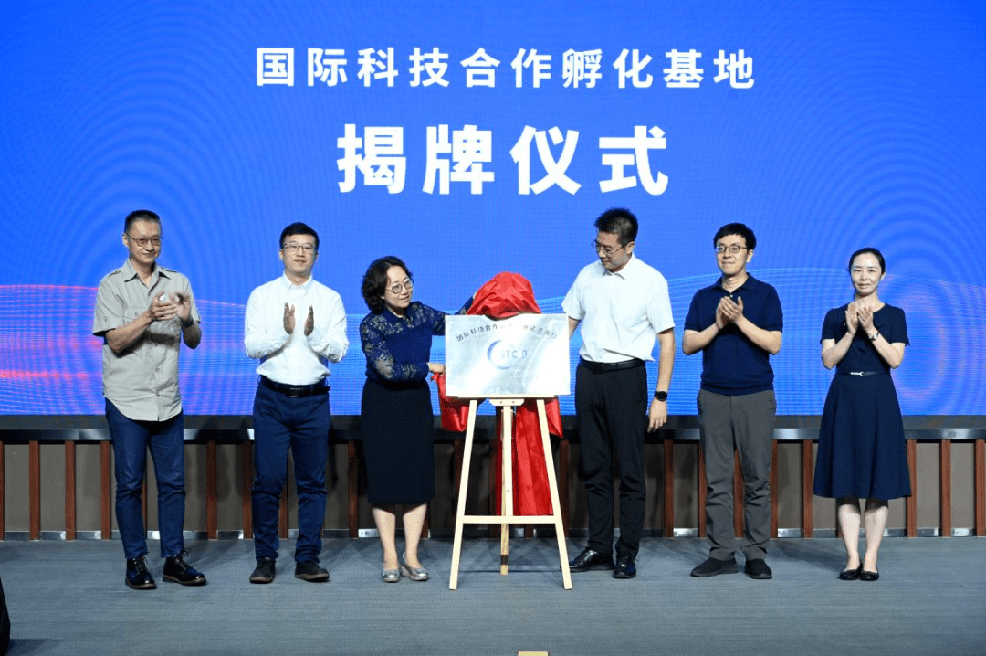 IM电竞 电子竞技平台重庆首个国际科技合作孵化基地落户两江新区(图2)