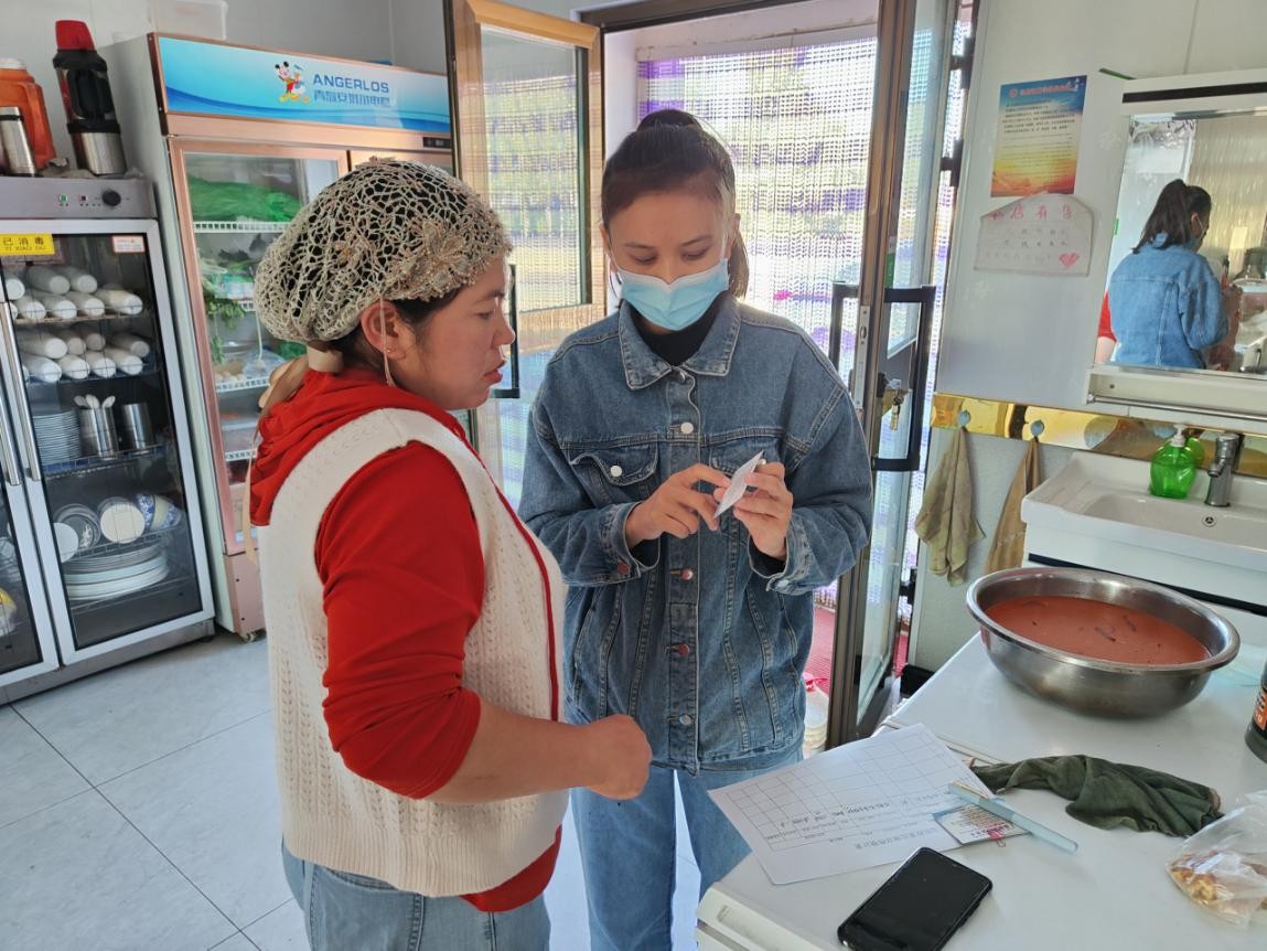 新疆福海县：解特阿热IM电竞 电子竞技平台勒镇广泛开展边境政策法规宣传(图2)