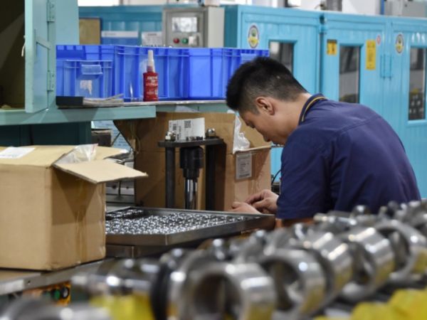 IM电竞 IM电竞app助企纾困 各地社保“降缓返补”政策落地追踪(图1)