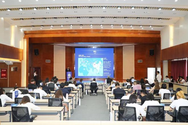IM电竞 电子竞技平台共谋发展 2019成都国际商务体验行欧洲专场嘉宾走进铁路港(图2)