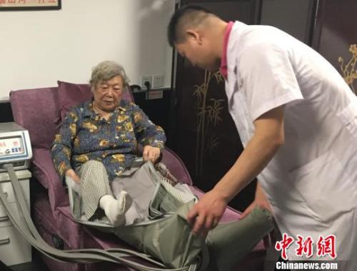 IM电竞 电子竞技平台又到一年重阳节！这些政策保障民众“老有所养”(图4)