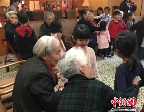 IM电竞 电子竞技平台又到一年重阳节！这些政策保障民众“老有所养”(图3)