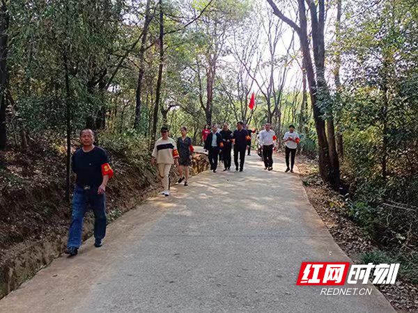 望城桥驿：员“IM电竞 电子竞技平台闪亮”在森林防灭火一线(图3)