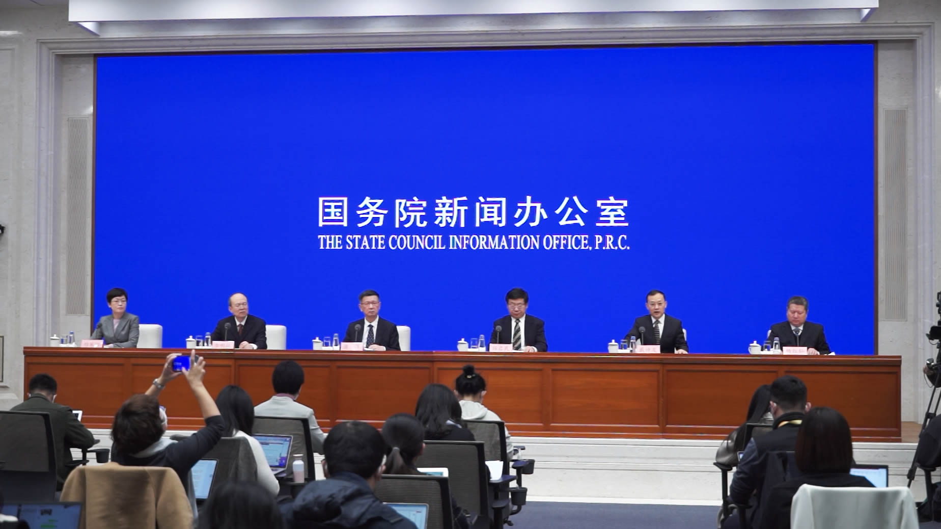 IM电竞 电子竞技平台疫情发生以来 为个体工商户累计减税降费超万亿元(图1)