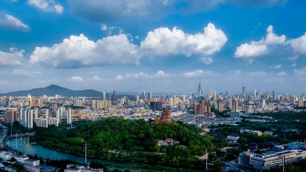 IM电竞 IM电竞平台海外“掘金”26亿元！南京国际商务班机助力企业“无忧出海”(图1)