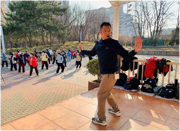 循经导IM电竞 电子竞技平台引 内外兼修——北京海太协会健身气功队活动纪实(图3)