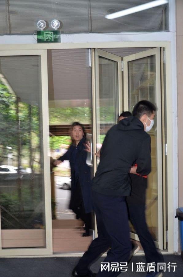 安防宣讲+处突演练 警盾走IM电竞 IM电竞平台进漫卡幼儿园(图1)