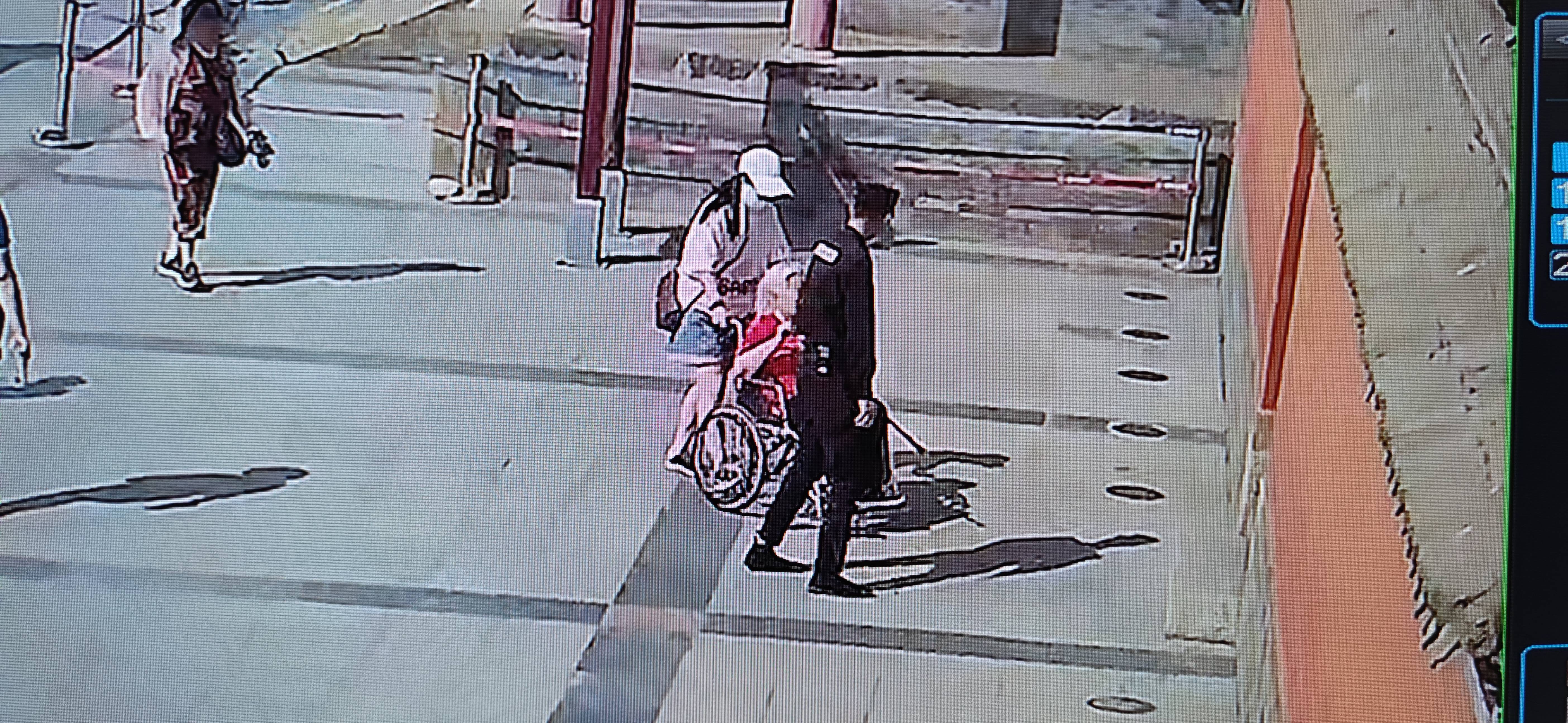 锡林浩特市安防中心加大贝子庙庙区安保力度 IM电竞 电子竞技平台确保节日期间环境安全万无一失(图2)