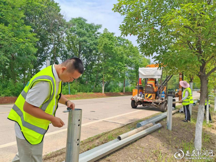IM电竞 IM电竞平台娄底娄星公路：安防精细化提升 筑牢安全屏障(图1)