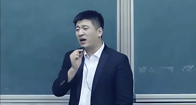 IM电竞 电子竞技平台张雪峰曾称公司上市后变现能挣几亿每年讲课挣几百万(图1)