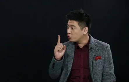 IM电竞 电子竞技平台张雪峰为什么总是惹争议？他的商业版图有多大？(图1)