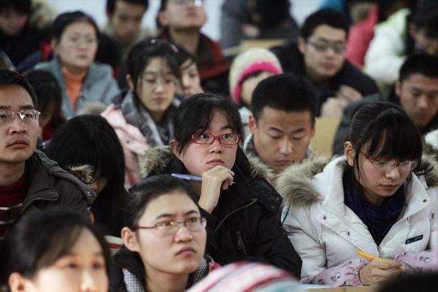 IM电竞 IM电竞app超过35岁还能考公？无编制公务员“横空出世”专科生即可报名(图7)