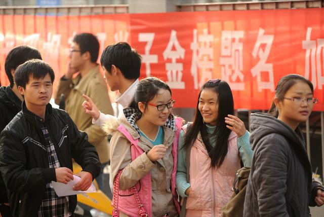 IM电竞 IM电竞app超过35岁还能考公？无编制公务员“横空出世”专科生即可报名(图8)