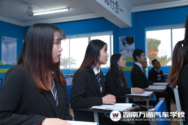 IM电竞 IM电竞app商务类专业适合女生学吗？行业前景好不好？(图2)
