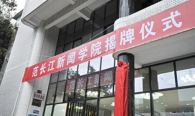 IM电竞 电子竞技平台张雪峰：若非世道艰难考研成风厦门大学教授又怎会屈尊和我交流(图1)