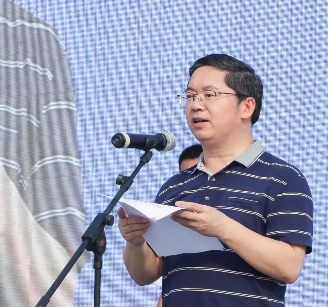 以发展论英雄、以项目见高低！第三季度重点项目现IM电竞 IM电竞平台场推进会暨重大集中开工仪式举行(图3)