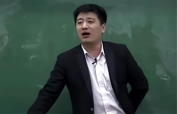 IM电竞 IM电竞平台考研名师张雪峰因说话太过直白如今被人民日报点名批评(图4)