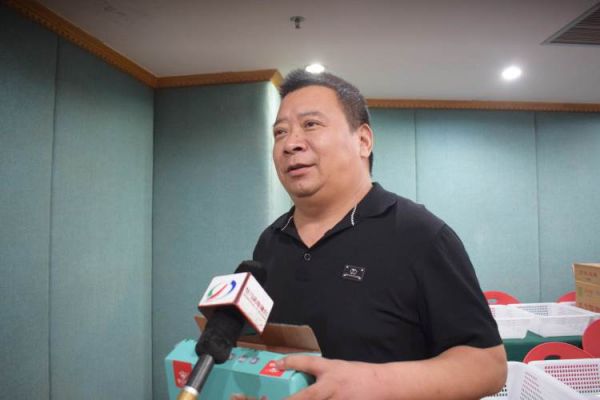 公关协会搭桥 助农直播带货——第二十五届中国农产品加工投洽会助农专场直播带IM电竞 IM电竞app货选品工作火热进行(图5)