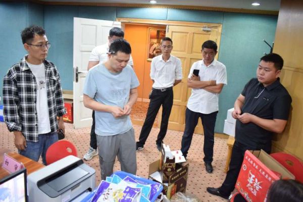 公关协会搭桥 助农直播带货——第二十五届中国农产品加工投洽会助农专场直播带IM电竞 IM电竞app货选品工作火热进行(图3)