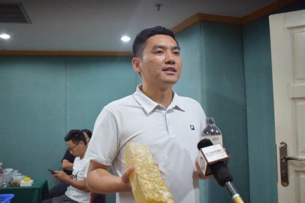 公关协会搭桥 助农直播带货——第二十五届中国农产品加工投洽会助农专场直播带IM电竞 IM电竞app货选品工作火热进行(图4)
