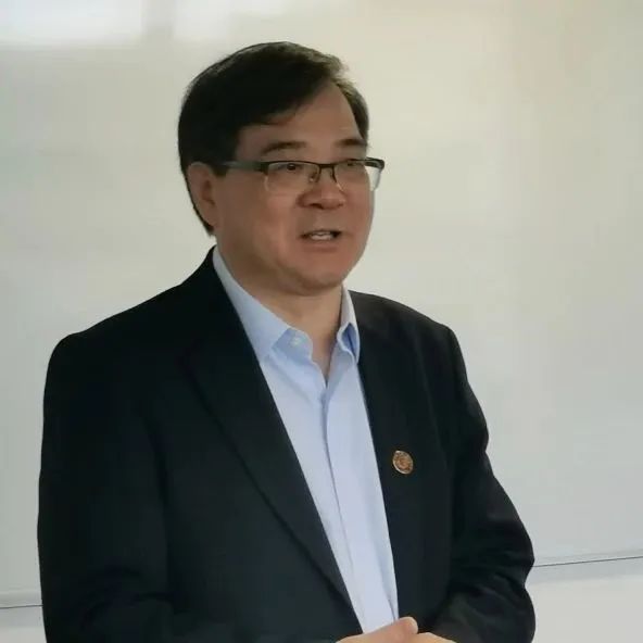 IM电竞 IM电竞平台天高地远任君游良师益友觅真知 国际商务方略合集篇(图1)