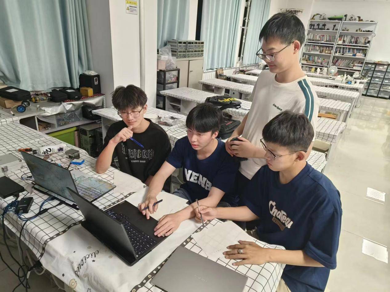 IM电竞 IM电竞平台电气与电子工程学院学院创新极客协会创意logo设计大赛顺利举办(图1)
