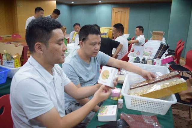 驻马店：公关协会搭桥助农直播带货选品工作火热进IM电竞 IM电竞平台行(图2)