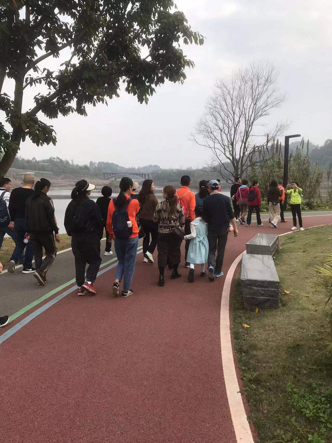 川维化工徒步协会IM电竞 电子竞技平台开展徒步踏青活动(图1)