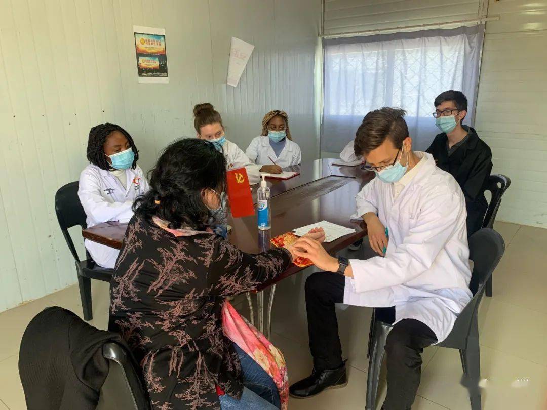 IM电竞 电子竞技平台中企携手约堡大学中医针灸中心在南非西北省举办中秋义诊活动(图2)