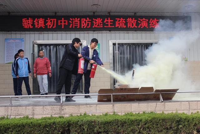 提高安防意识 增强逃生技能——陈仓区虢镇初中举行春季消防逃生疏散演练IM电竞 IM电竞app(图4)