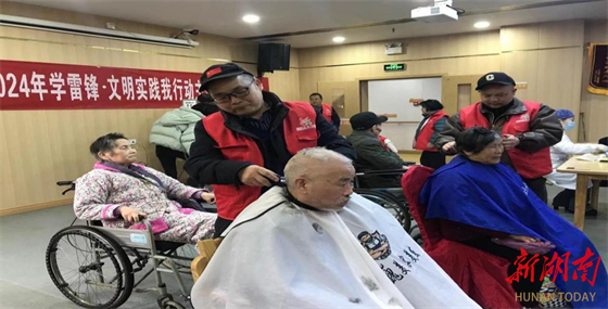 辰溪义工协会开展“学雷锋·文明实践我行动”主题活动IM电竞 IM电竞app(图1)