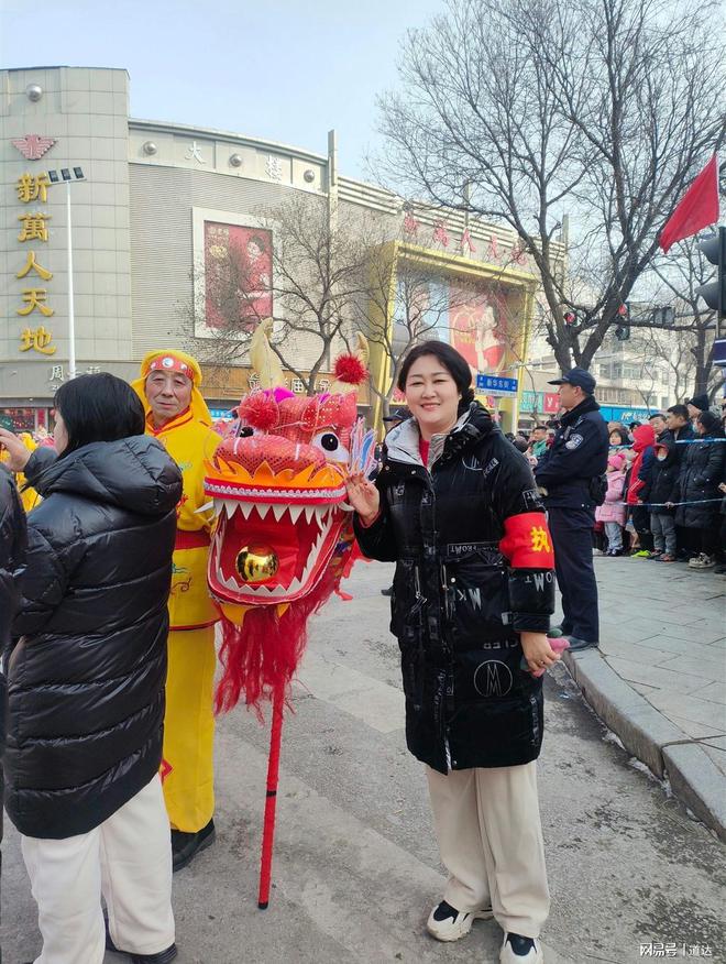 IM电竞 IM电竞app灵丘县网络表演直播协会直播元宵节街头行进式表演弘扬民俗文化(图1)