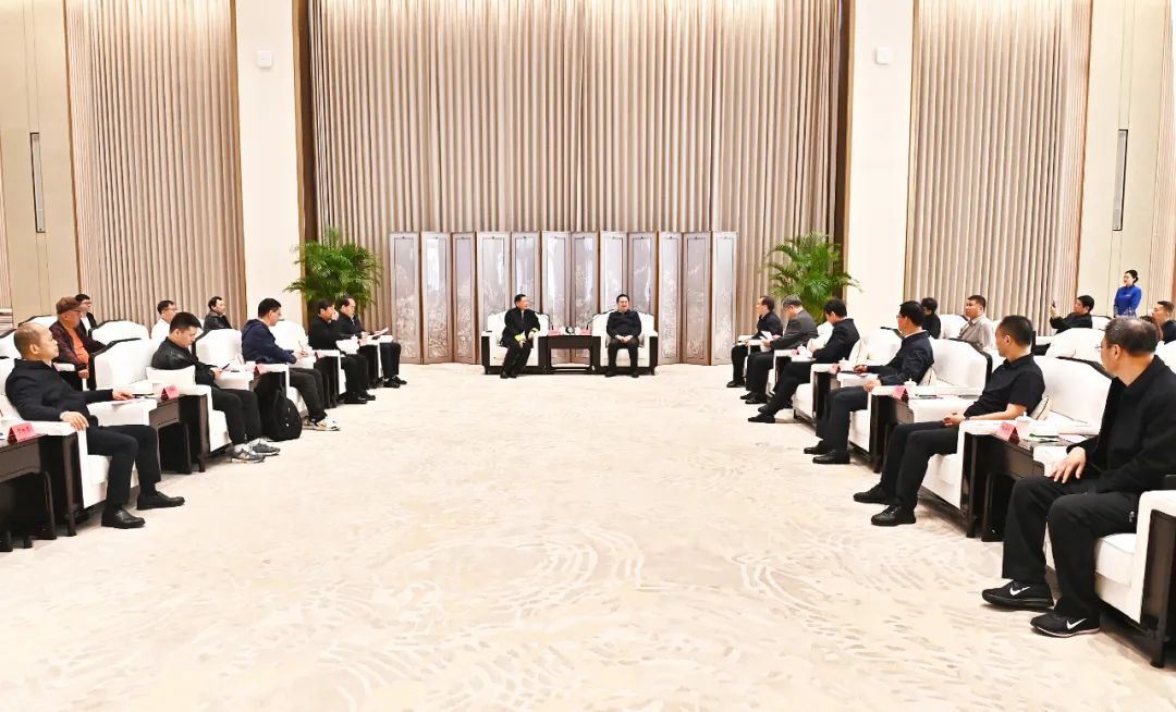 张国华与中国IM电竞 IM电竞app武术协会副主席周建平一行举行工作座谈(图1)