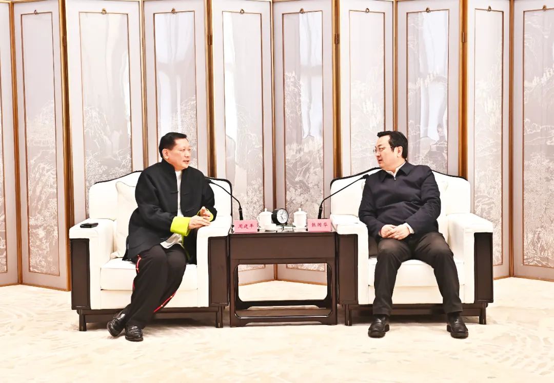 张国华与中国IM电竞 IM电竞app武术协会副主席周建平一行举行工作座谈(图2)