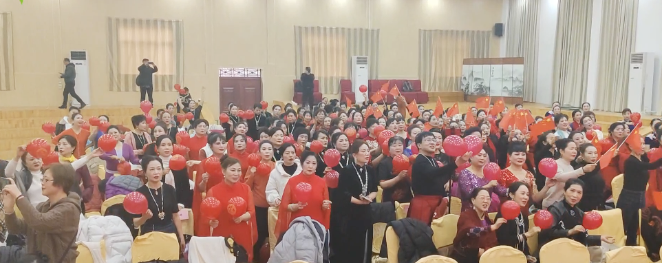 IM电竞 IM电竞平台汉中市旗袍文化协会2023年年会暨迎新年联谊会举行(图3)