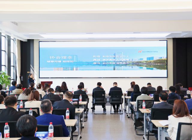 IM电竞 电子竞技平台200家协会会员企业齐聚光谷共续“协同共生”发展之路(图6)