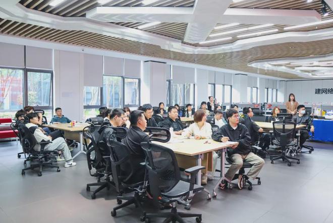 揭秘华为成功内在基因！协会“助企讲座”第八站走进武汉安域IM电竞 IM电竞app(图4)