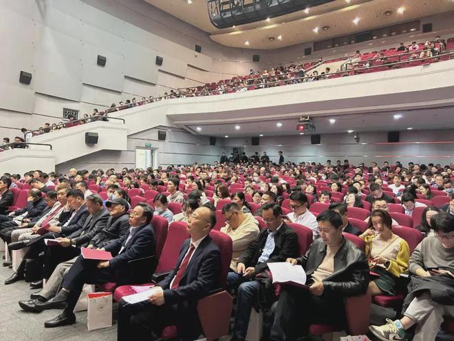 IM电竞 电子竞技平台上海市建筑材料行业协会八届五次会员大会暨第八次理事会成功召开!北美枫情参编双项标准！(图1)