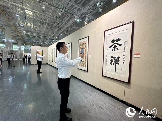 IM电竞 电子竞技平台厦门市海峡两岸茶业交流协会成立 茶诗书法作品展同期开展(图2)