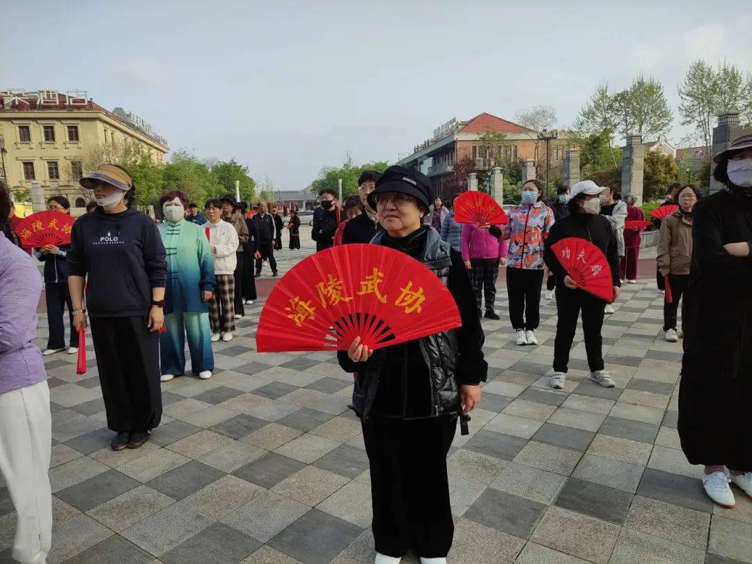 海陵区武术协会举办太极功夫扇公益培IM电竞 IM电竞app训(图4)