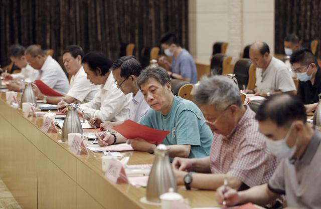 创新制定轮值理事长制度 激发协会内在活力 山IM电竞 IM电竞平台东省陶瓷协会第五次会员代表大会召开(图2)