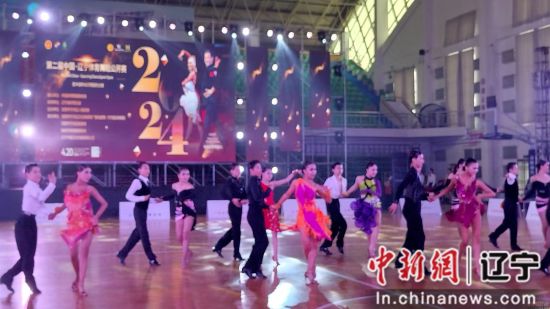 太酷啦！第二届中国·辽宁体育舞蹈公开赛在沈阳市于洪区精彩上演IM电竞 IM电竞app(图1)
