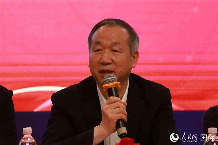 IM电竞 IM电竞平台武汉市代表团与巴西华人文化交流协会举行座谈会(图1)